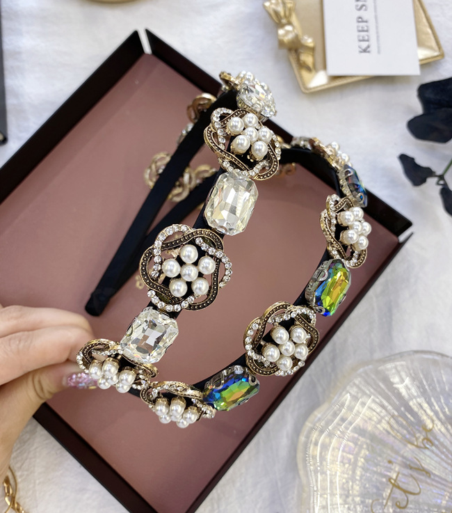 Baroque Rhinestone Headband Retro Heavy Alloy Pearl Headband Non-slip Head Band Hair Hole Pressure Hair Wholesale Nihaojewelry display picture 9