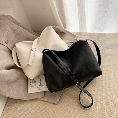 网红休闲简约大容量斜挎包2020新款潮时尚复古气质纯色包包女|ru