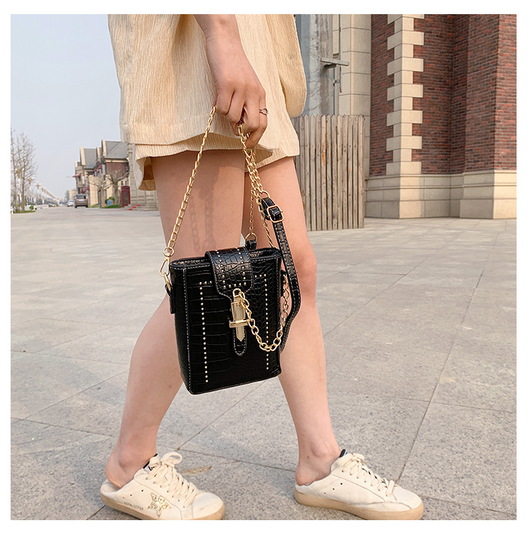 New Trendy Wild One-shoulder Messenger Chain Crocodile Pattern Mobile Phone Bag display picture 30