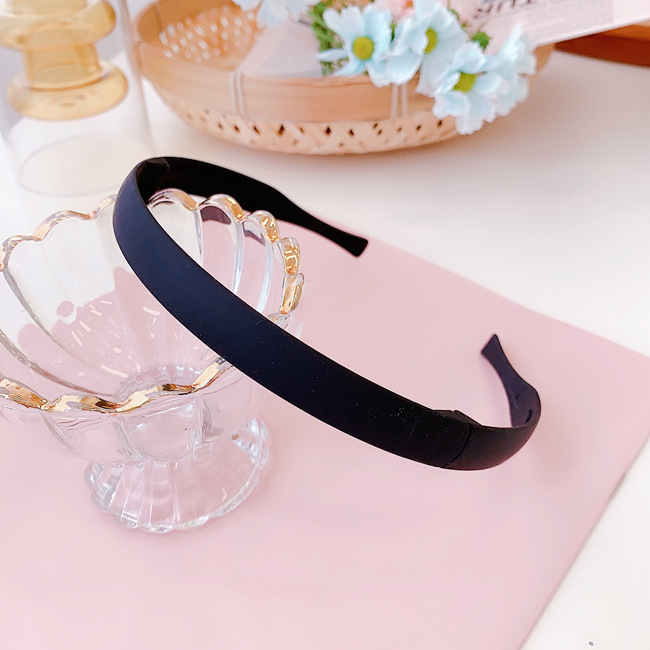 Korean Girl Color Folding Thin-edged Headband Simple Plastic Toothed Non-slip Headband Candy-colored Resin Wholesale Nihaojewelry display picture 4