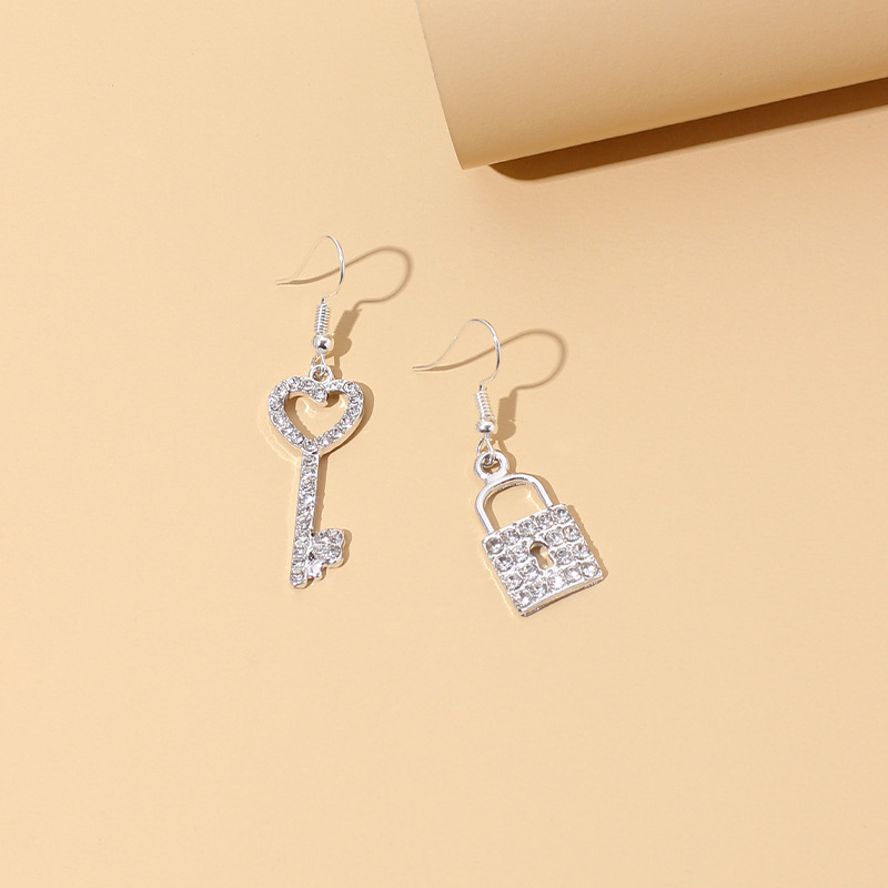 Fashion Diamond-studded Key Lock Pendant Earrings Simple Bright Rhinestone Asymmetric Ear Hooks Wholesale Nihaojewelry display picture 6