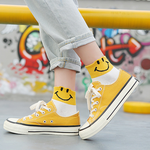 Spring and summer cartoon smiley socks for women, personalized emoticons, women's boat socks, cotton women's socks, manufacturer wholesale