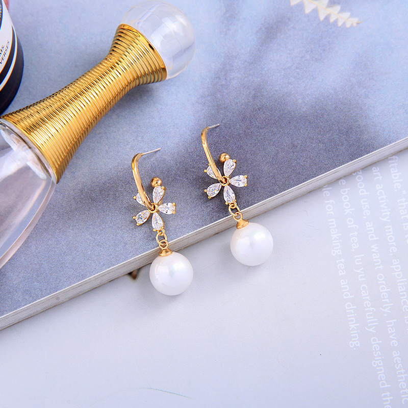 S925 Silver Fashion Flower Pearl Earrings display picture 5