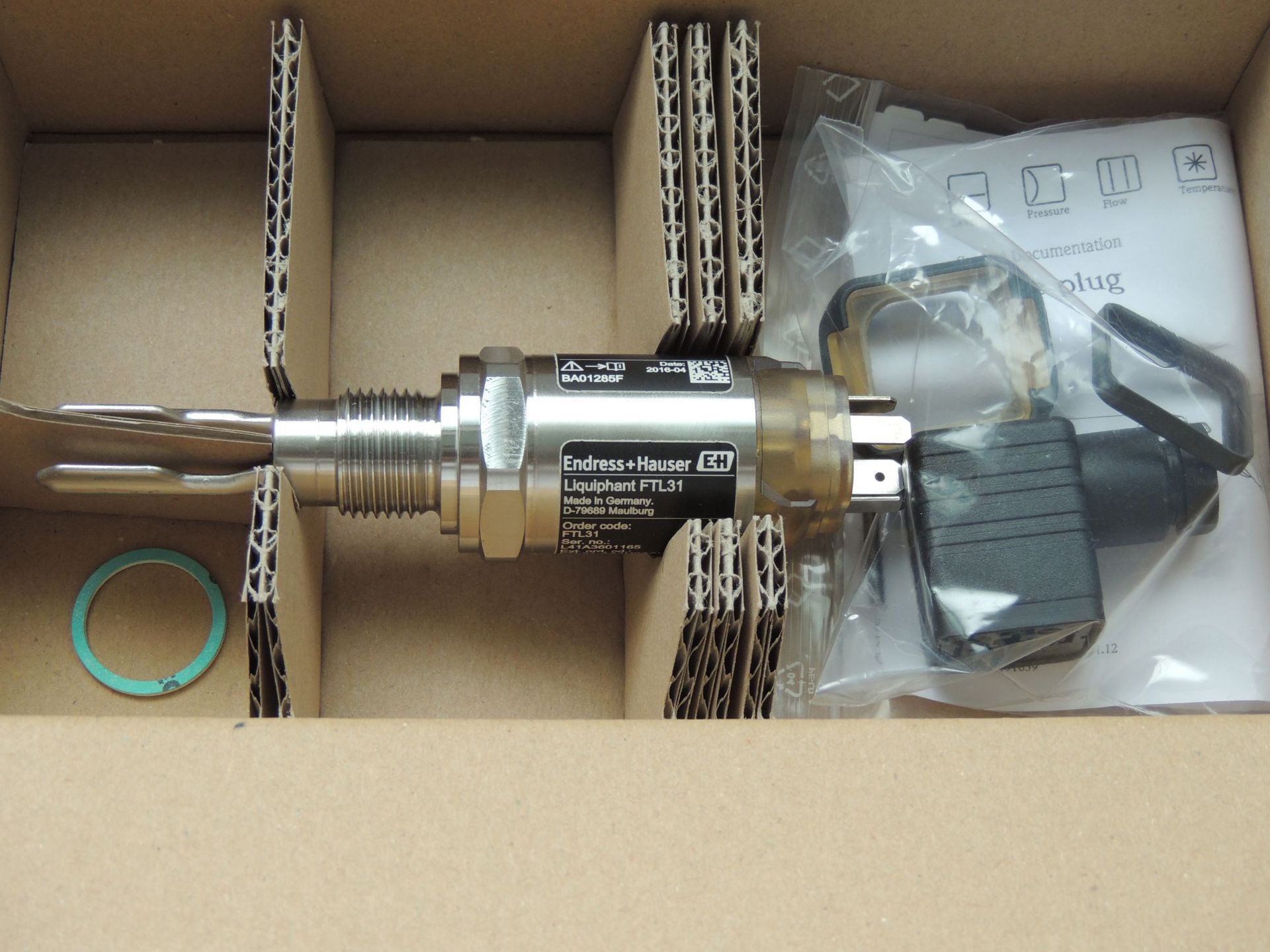 德国 E+H FTL31-AA4U2AAWBJ 音叉限位开关  液位计全新原装正品