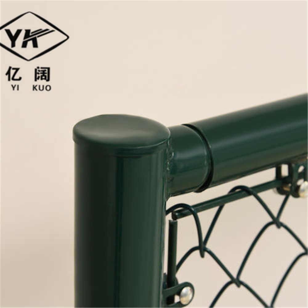 篮球场围栏 学校体育球场围栏 防撞勾花球场围栏亿阔厂家