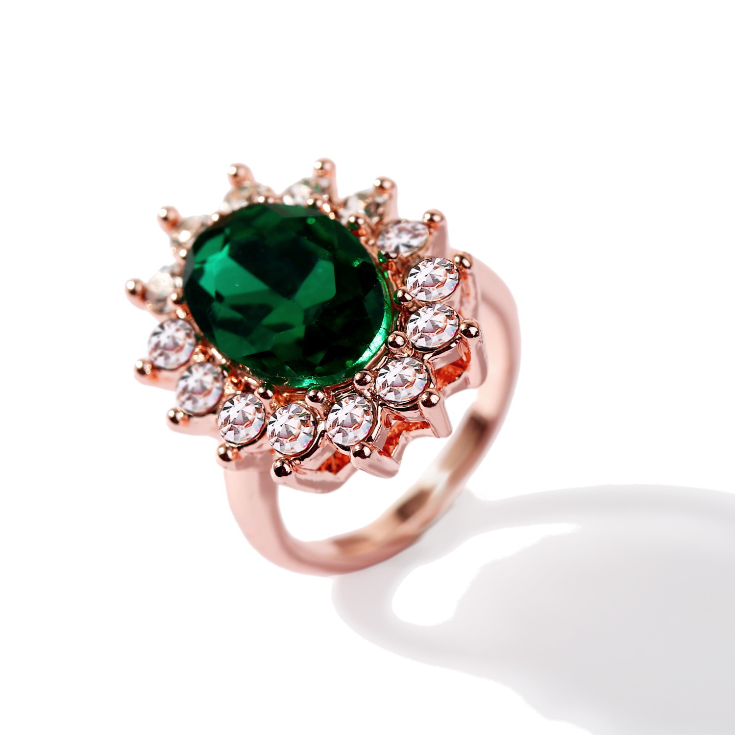 Fashion Inlaid Synthetic Emerald Ring Luxury Ladies Dinner Wholesale display picture 1