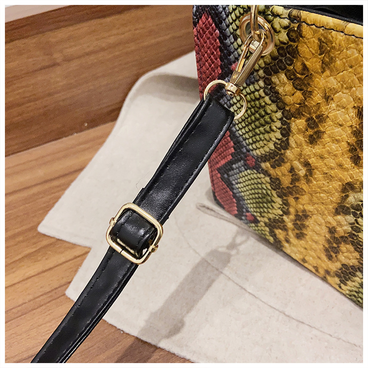 Contrast Color Snake Pattern Women's Bag New 2020 Autumn And Winter Korean Style Fashion Bag Shoulder Bag Crossbody Silk Scarf Portable Small Square Bag display picture 29