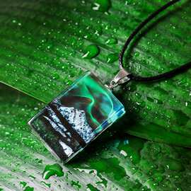 欧美创意手工雪山湖面方块吊坠时尚极光幻彩风景树脂蜡绳项链