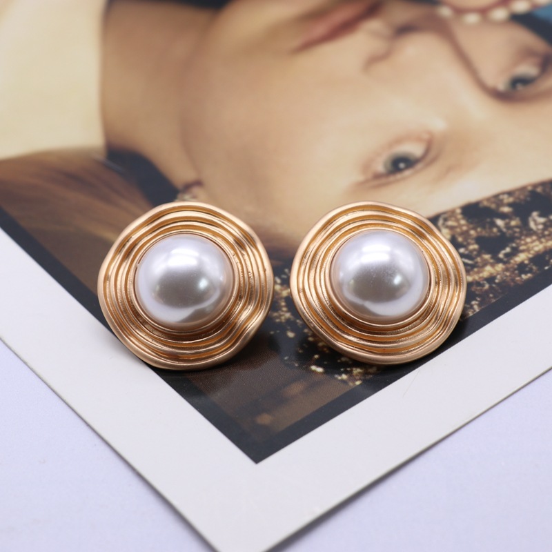 Large Round Exaggerated  Half-piece Imitation Pearl Silver Needle Stud Earrings display picture 8