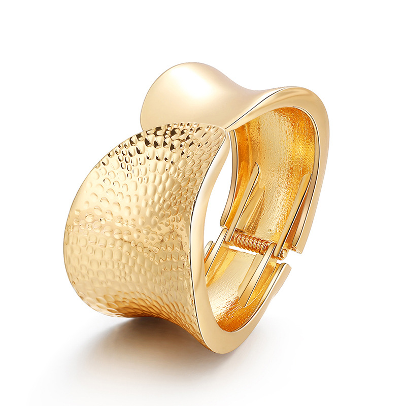 new gold-plated asymmetrical leaf shape unilateral polka dot bracelet