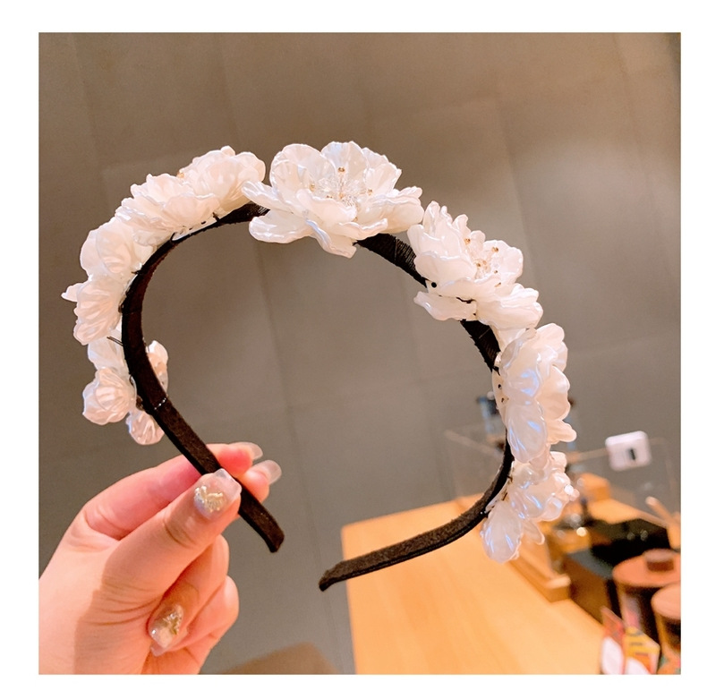 Korean Retro Small Fragrance Style Handmade Shell Flowers White Wild Headband Jewelry Wholesale Nihaojewelry display picture 8