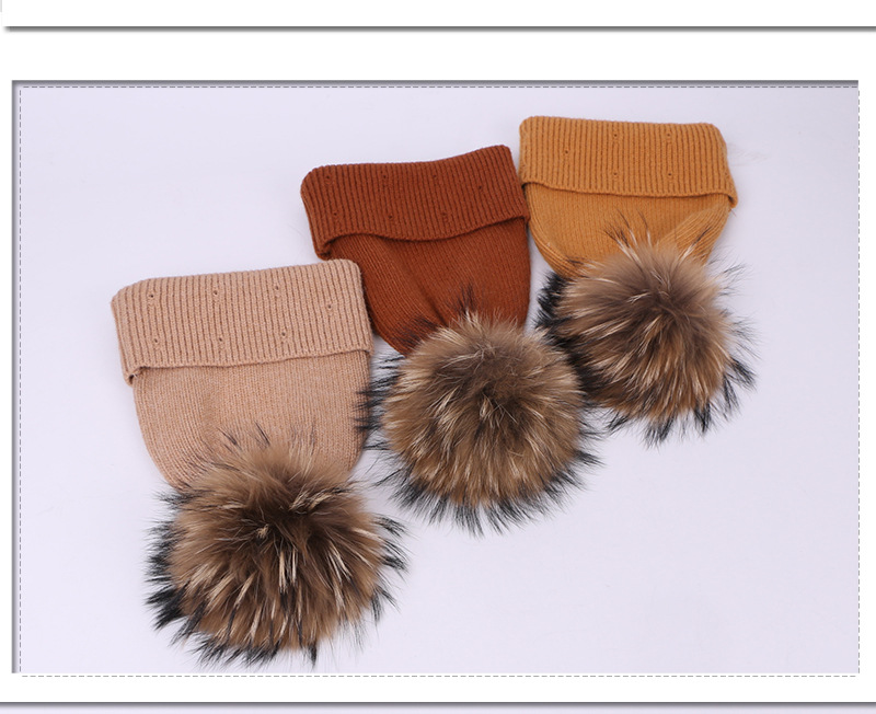 Women's Basic Simple Style Solid Color Pom Poms Eaveless Wool Cap display picture 2