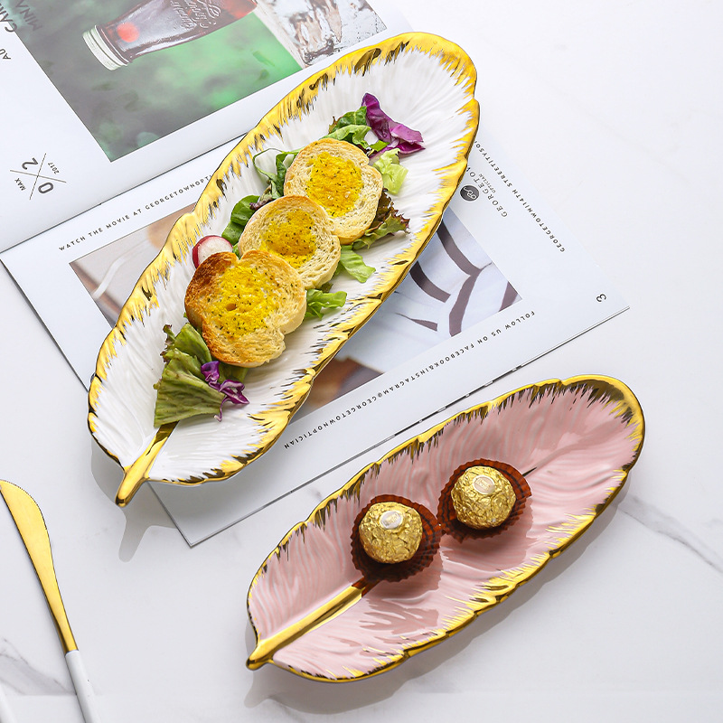 Nórdico dorado borde placa de cerámica Luz de lujo oscuro verde pluma plato plátano hoja de aperitivo plato de joyería plato postre sushi