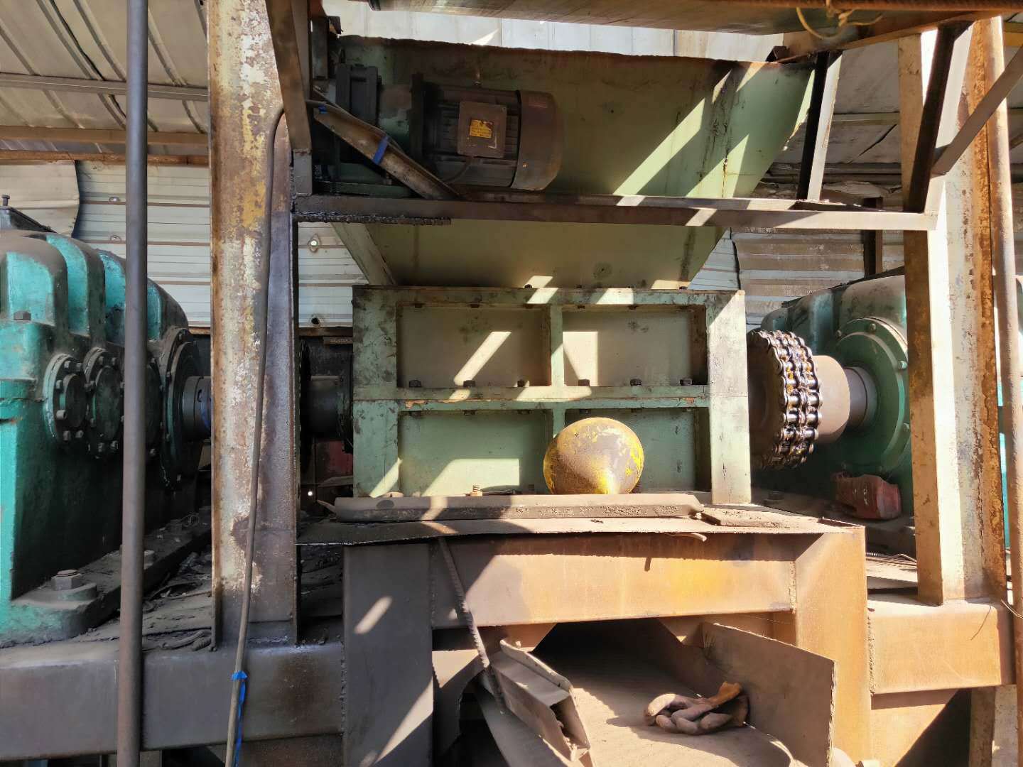 厂家出售撕碎机  二手撕碎机  旧1800型撕碎机