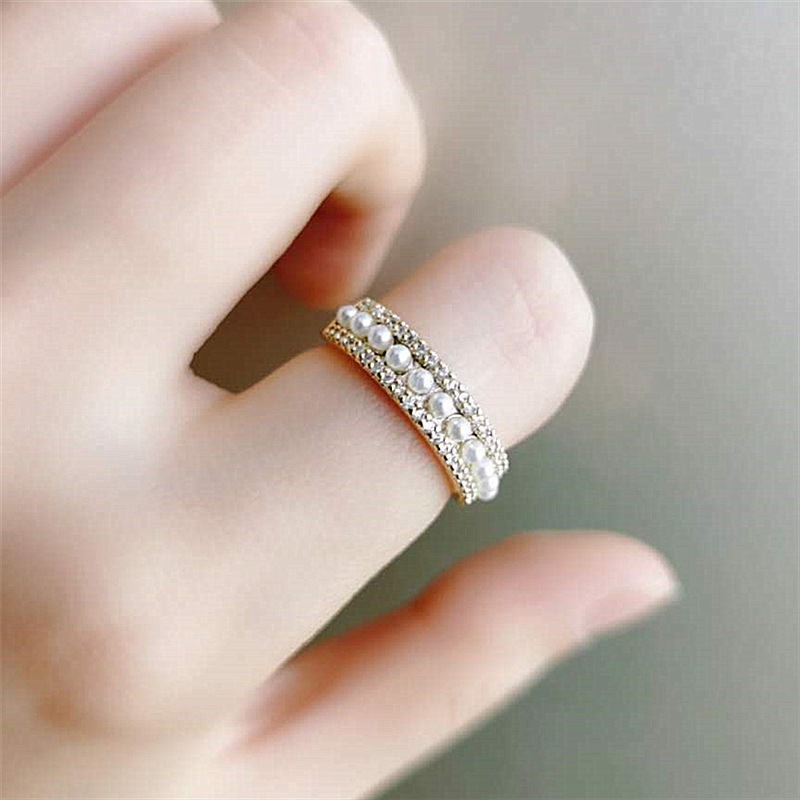 Fashionable adjustable ring
