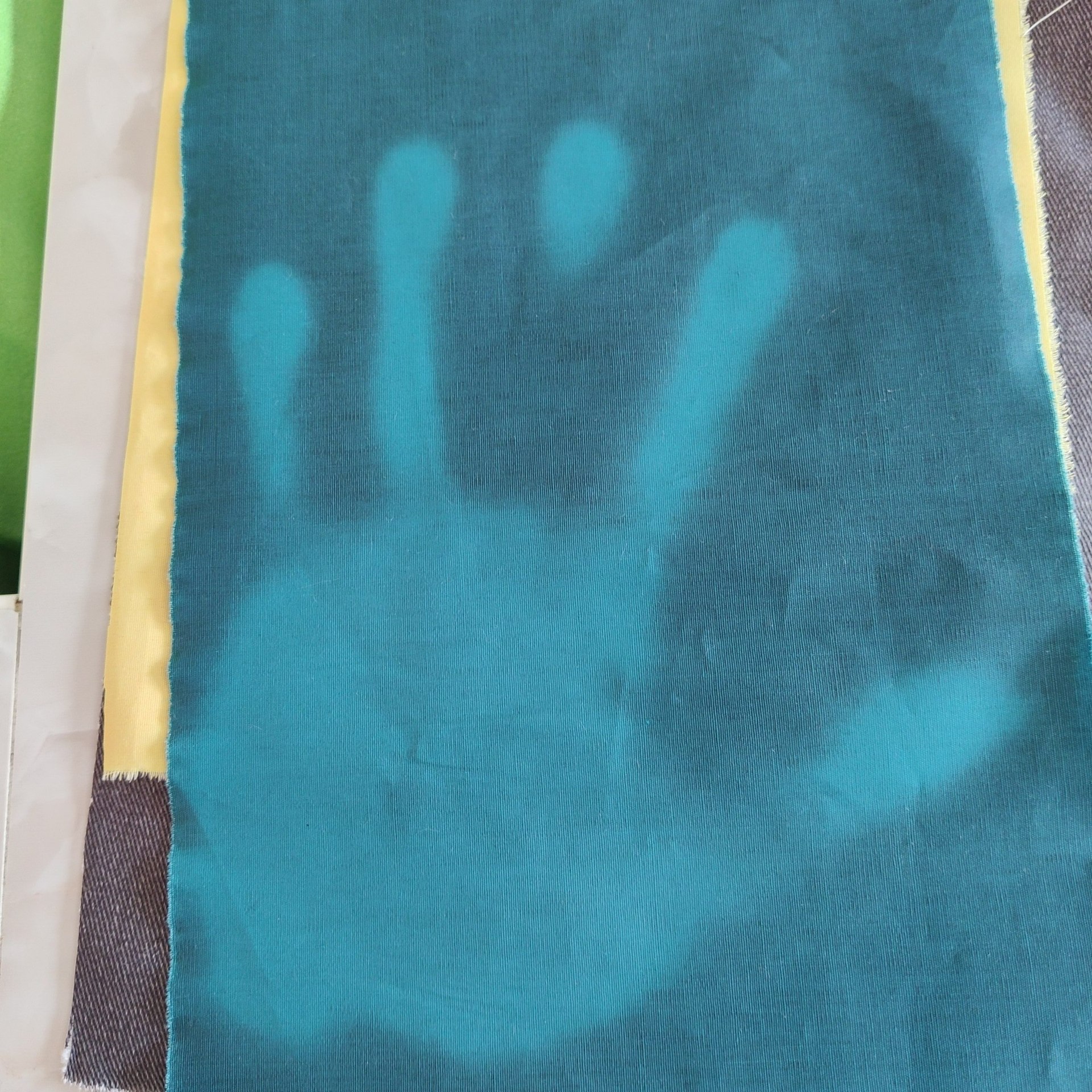 感温变布 全棉13372平纹布 黑变蓝 感光变色布 夜光变色布 反光布|ru