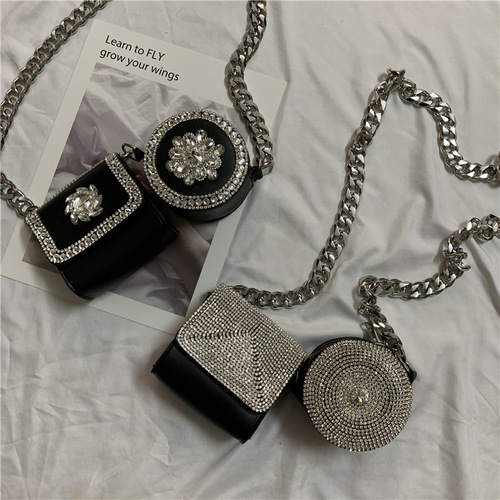 Punk-style mini square bag with rhinestones and a sparkling diamond-studded chain—Instagram-famous, trendy crossbody bag with chunky, diagonally set rhinestones.