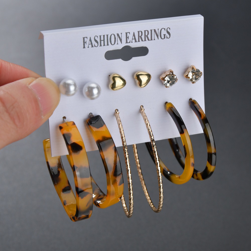 New Fashion Creative Leopard Plate Large Circle Acrylic Earrings Pearl Suit Earrings display picture 2
