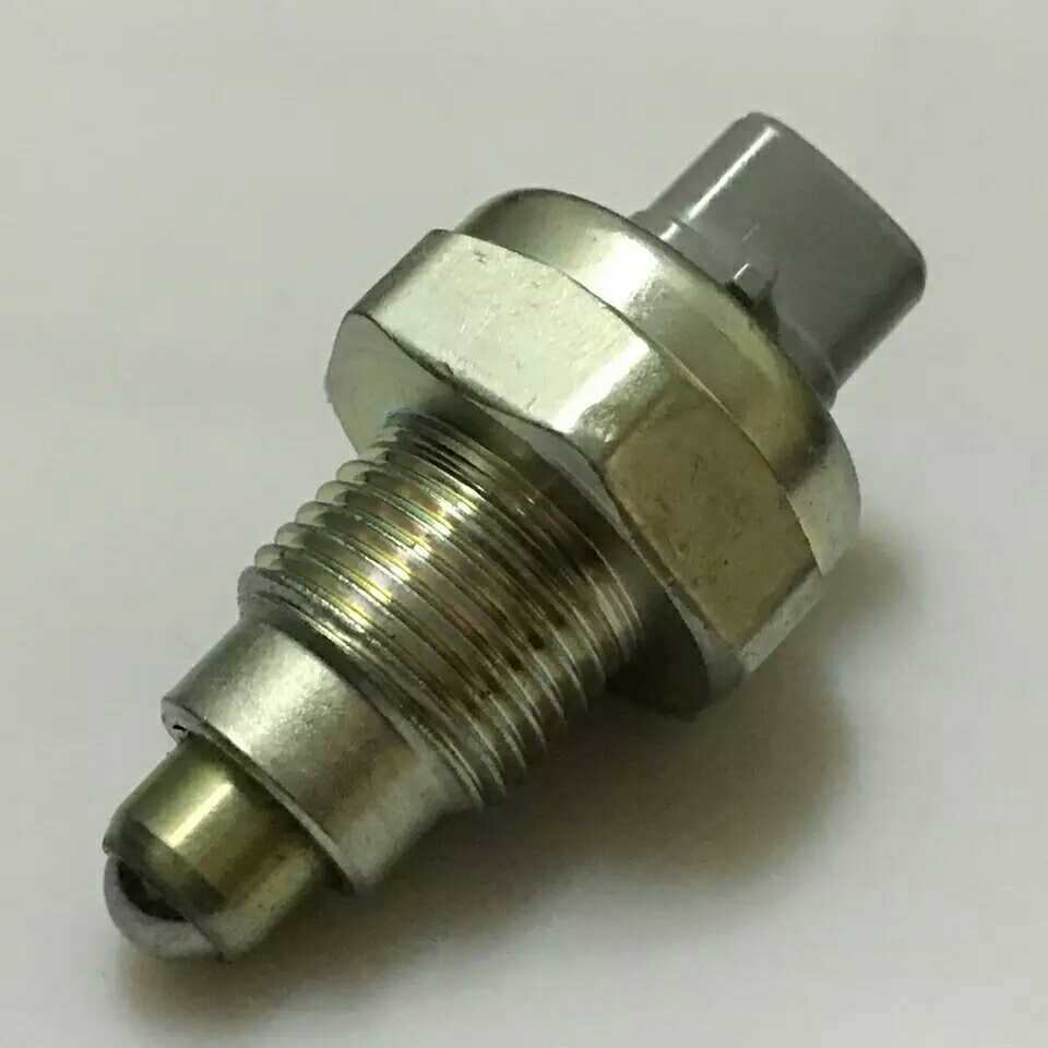 84222-12010，丰田爱文奇思T22/T25爱文森思T25汽车倒车灯开关