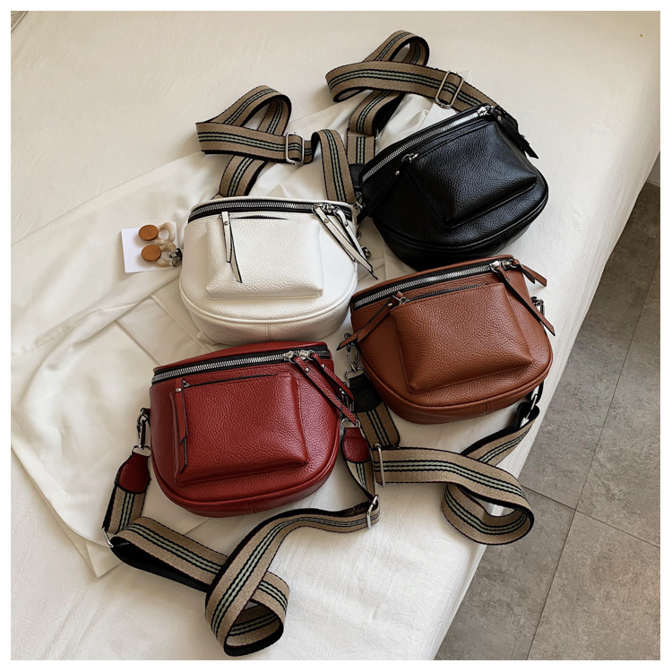 Women's Small Pu Leather Solid Color Classic Style Square Zipper Saddle Bag display picture 10