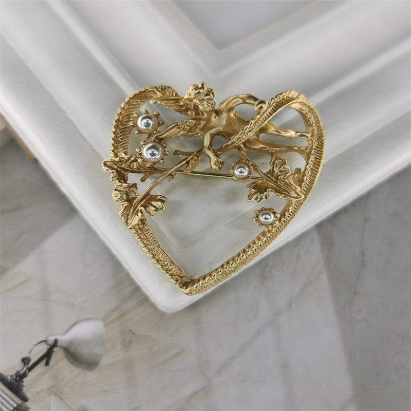 14g Weight Artificial Pearls Inlay Material Simple Style Pin Heart Shape Alloy Inlay Artificial Pearls Women's Brooches
