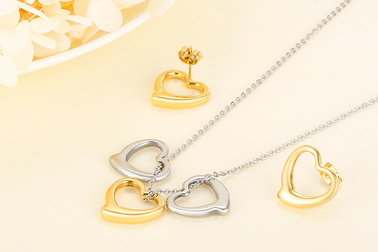 European and American new stainless steel heart-shaped peach heart necklace earrings jewelry set