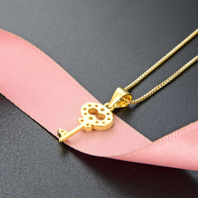 S925 plata esterlina diamante clave collar luz femenina nicho de lujo diseño oro ZIRCON colgante clavícula cadena Día San Valentín
