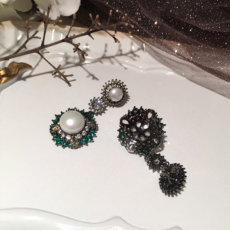 Elegant Pearl Flower Earrings display picture 8