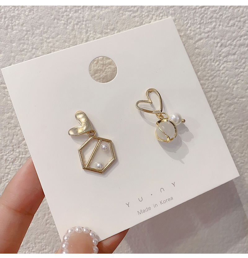 Fashion Big Asymmetric Love Pearl Earrings S925 Silver Needle Personality Earrings Wholesale display picture 2