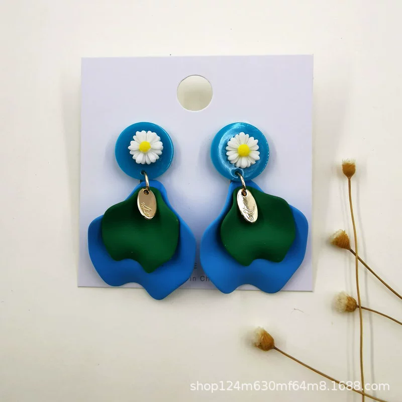 Retro brand cute earrings, factory direct supply, Japanese and Korean, simple and elegant design