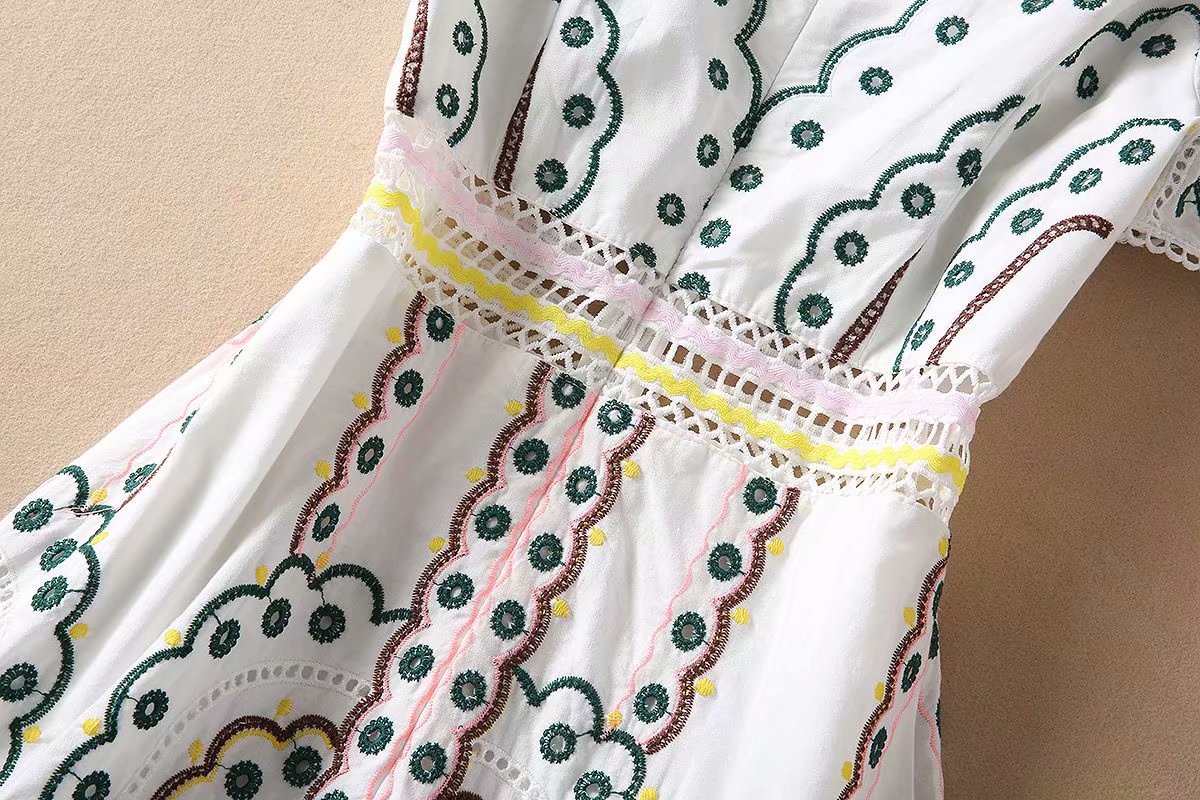 0311-12 彩色圈圈绣花裙码数SMLXL颜色白色面料棉绣