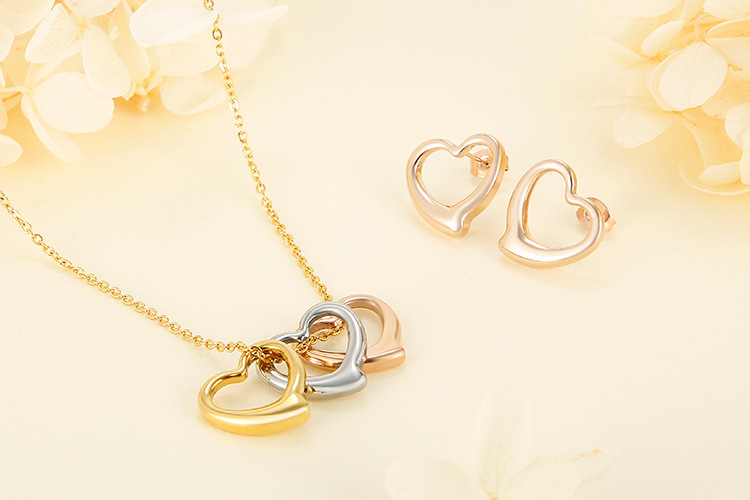 European and American new stainless steel heart-shaped peach heart necklace earrings jewelry set