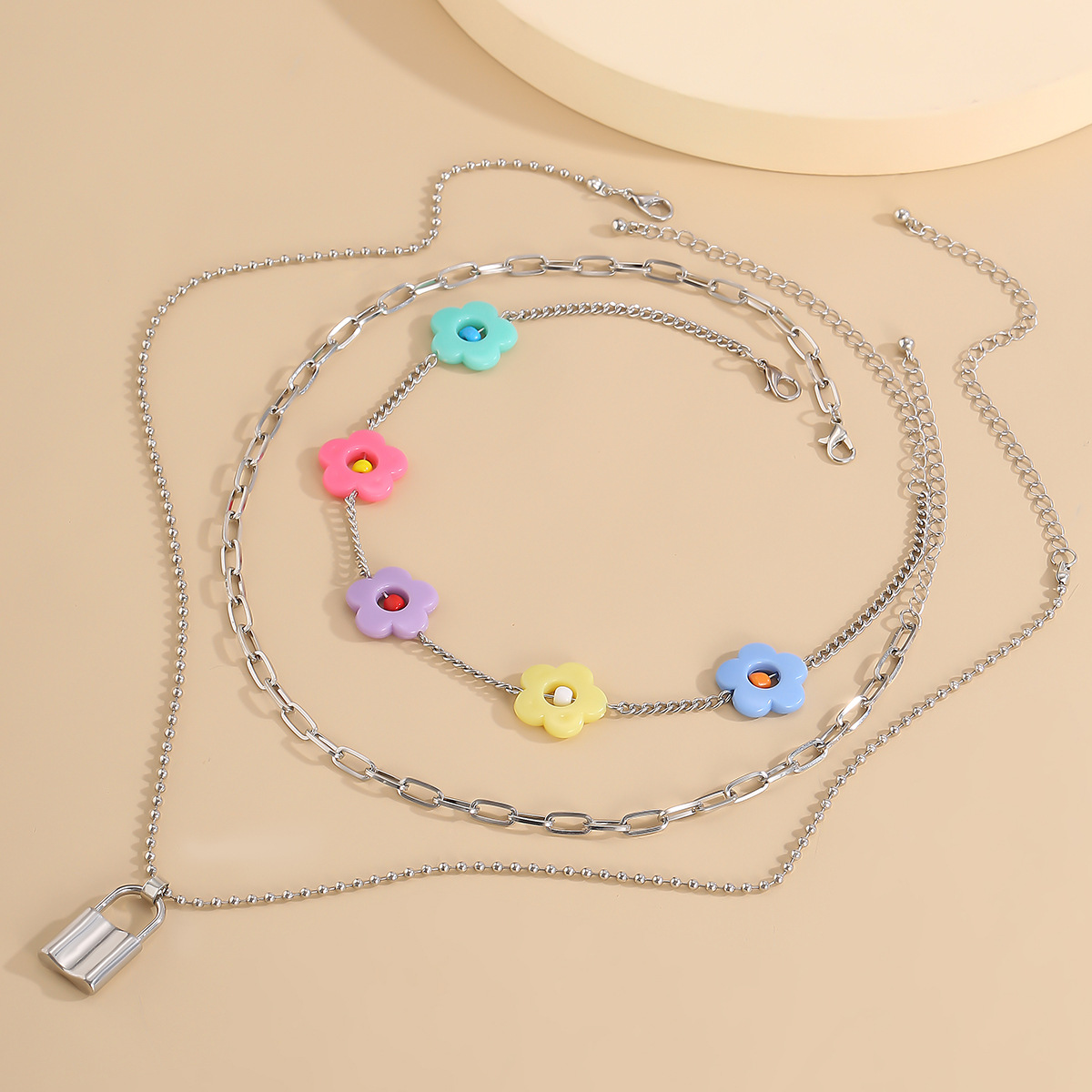 Fashion   Creative Flower Clavicle Suit Necklace Personality Simple Lock Necklace display picture 9