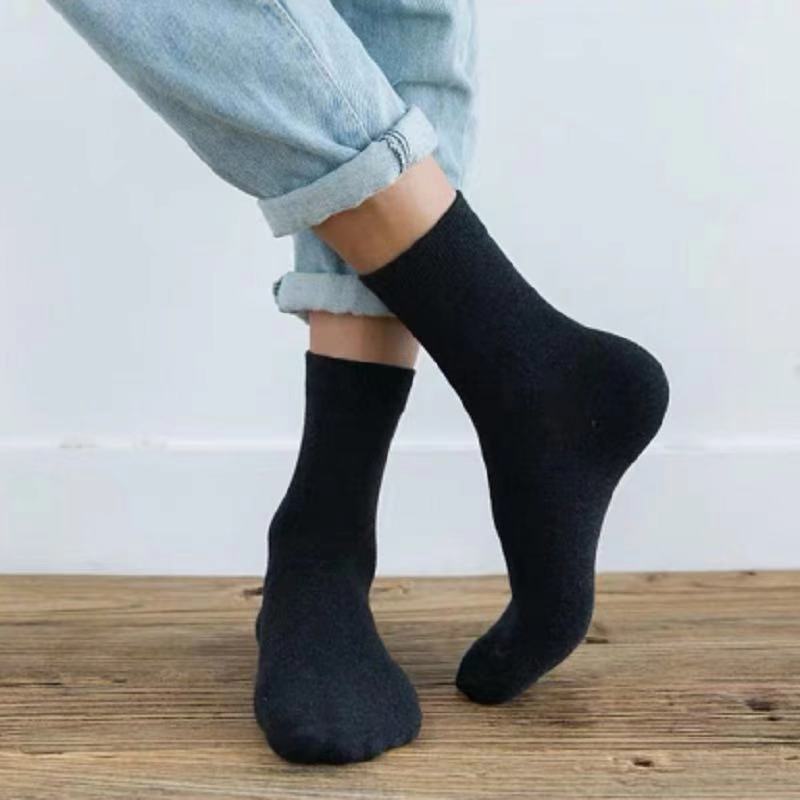 Demi-season black sports autumn socks, mid-length, absorbs sweat and smell, wholesale