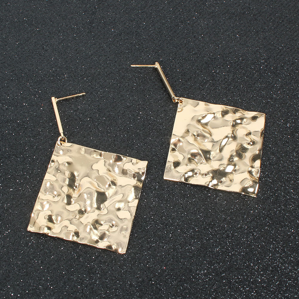 الأقراط الذهبية على شكل الماس من السبائك الأوروبية والأمريكية display picture 4