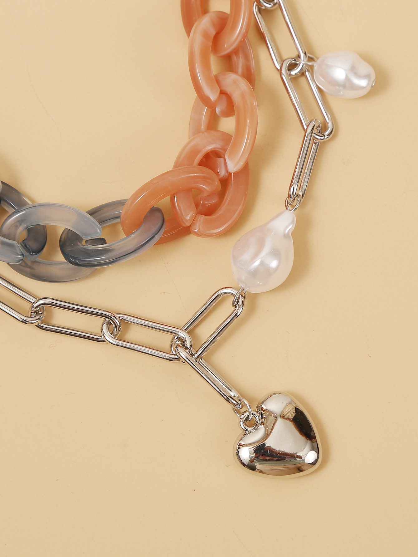 10424 Mode Legierung Perlen Halskette Halskette Anhänger Herzförmiger Acryl Zweiteiliger Schlüsselbein Kette Heißer Verkauf display picture 4