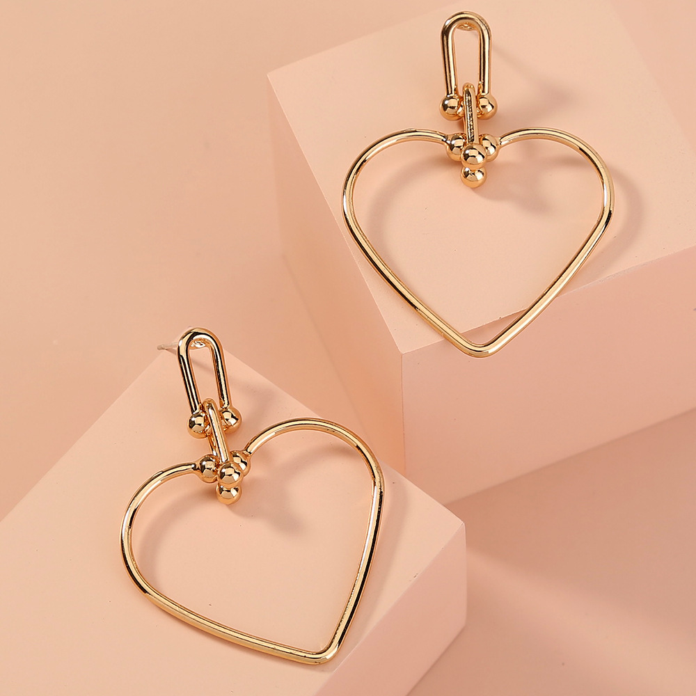 Heart Earrings Simple Fashion Personality Hollow Heart-shaped Alloy Stud Earrings display picture 5