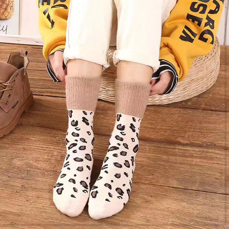 Autumn and winter Socks Street style ins black and white Leopard Flash In cylinder A lower leg Korean Edition personality Retro Cotton socks