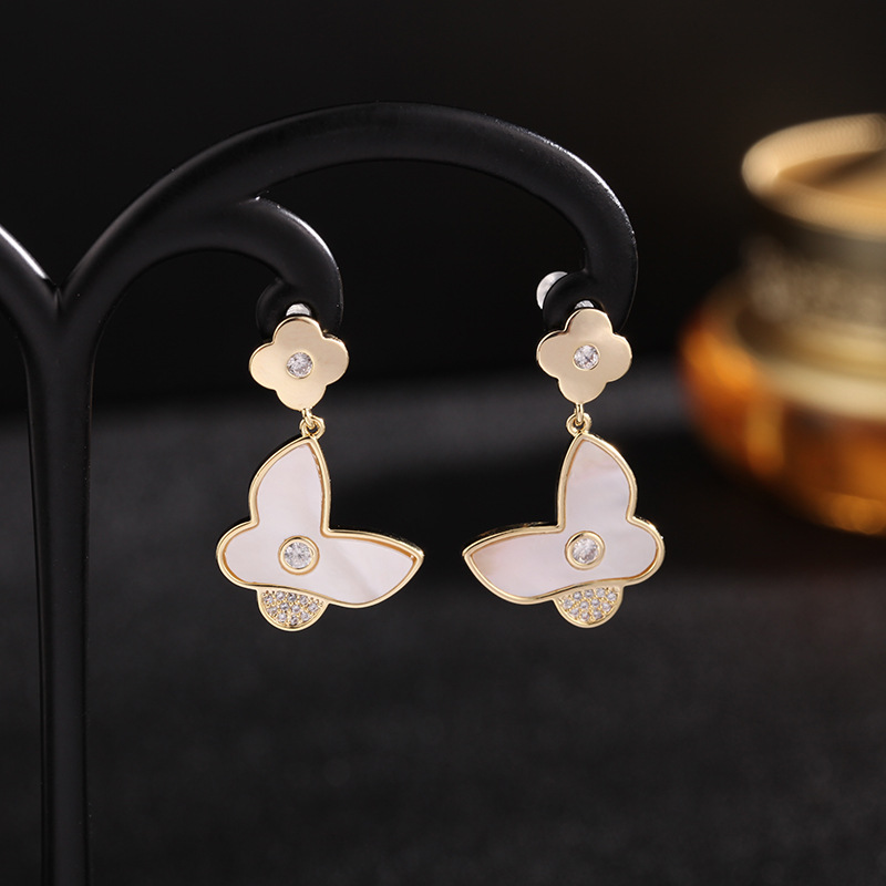 Coréen Nouveau Papillon Shell Boucles D&#39;oreilles S925 Aiguille En Argent Simple Oreille Bijoux En Gros Nihaojewelry display picture 5