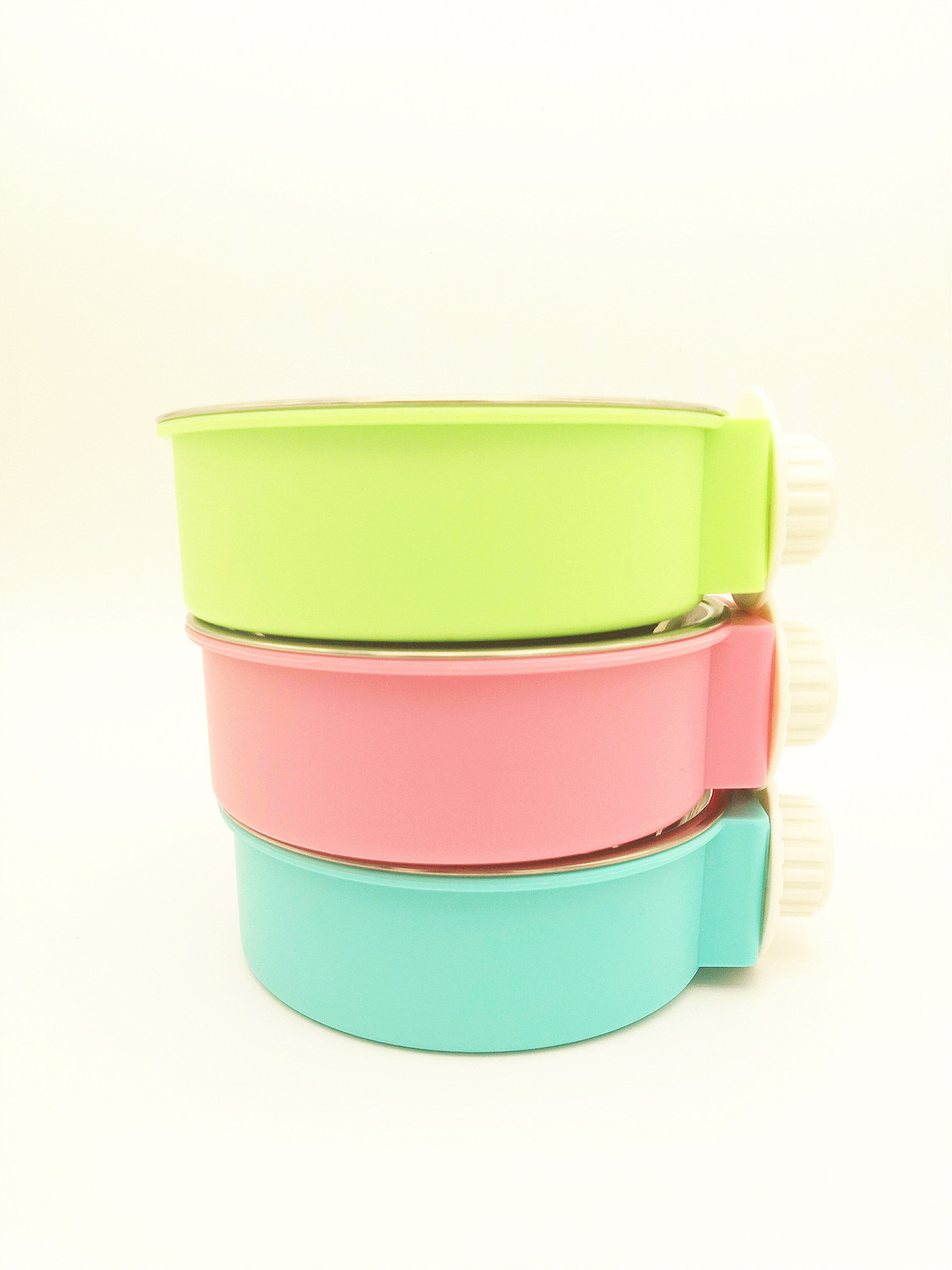 El cuenco colgante del gato y del perro que cuelga el cuenco del perro del acero inoxidable del color del caramelo puede ser los fabricantes fijos de la jaula del nido suministra animales domésticos para comer y para beber el agua