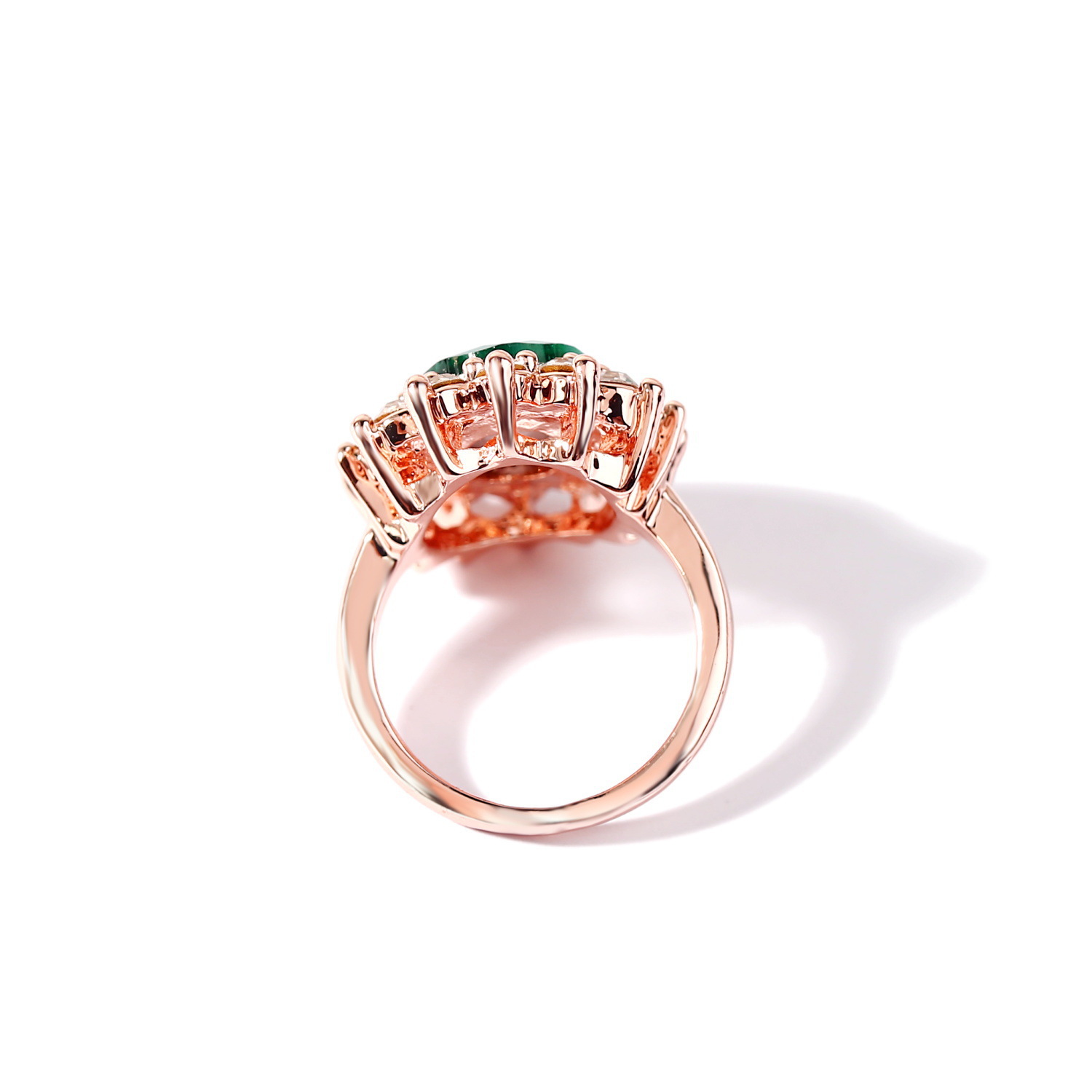 Fashion Inlaid Synthetic Emerald Ring Luxury Ladies Dinner Wholesale display picture 4
