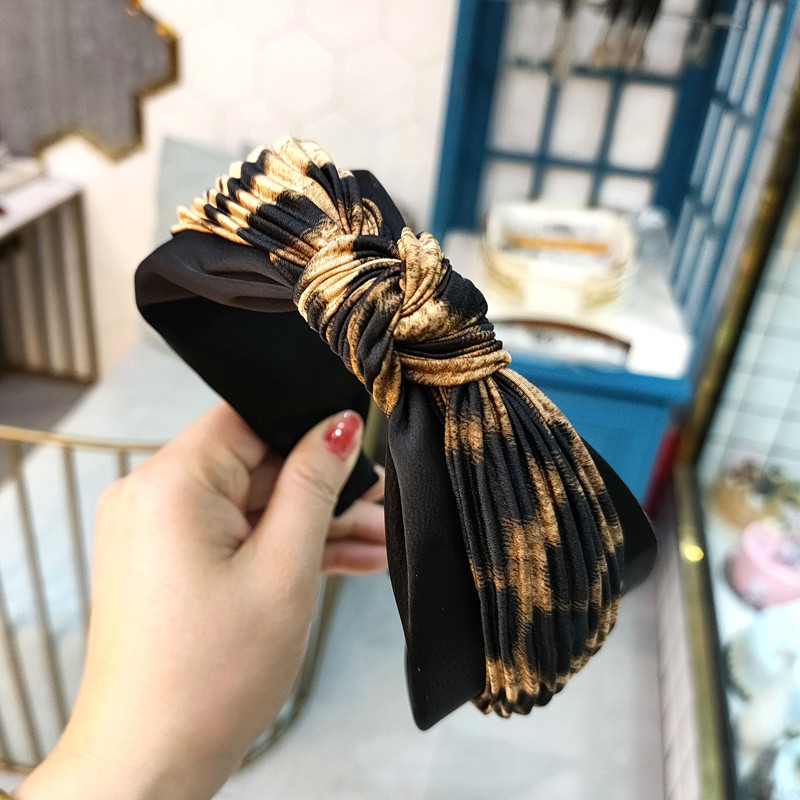 Korean Fashion Best Selling Simple Leopard Pattern Knotted Headband Fashion Hit Color Matching Color Printing Hairpin Retro Pressure Headband Wholesale Nihaojewelry display picture 8