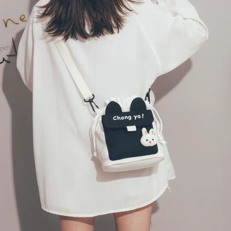 "2020 New style canvas bags for foreign trade, Korean style creative and fashionable shoulder bags, crossbody bags, one-piece consignment. undefined