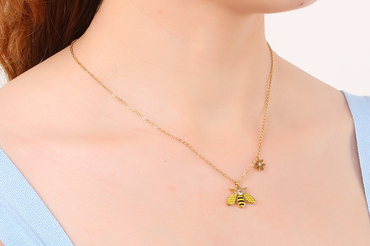 Kalen Ornament New Fashion Popular Titanium Steel Bee Clavicle Women Necklace Animal Accessories Set