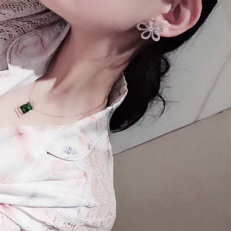 Koreanische diamantbesetzte hohle Sonnenblumen-Modisch-, atmosphärische, Nischen-, High-End-Design-Ohrringe_voghion.com