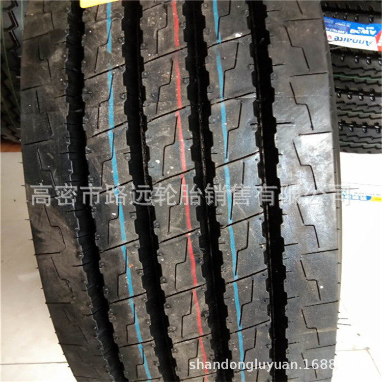 拖板车轮胎 215/75R17.5 卡车顺花真空钢丝轮胎