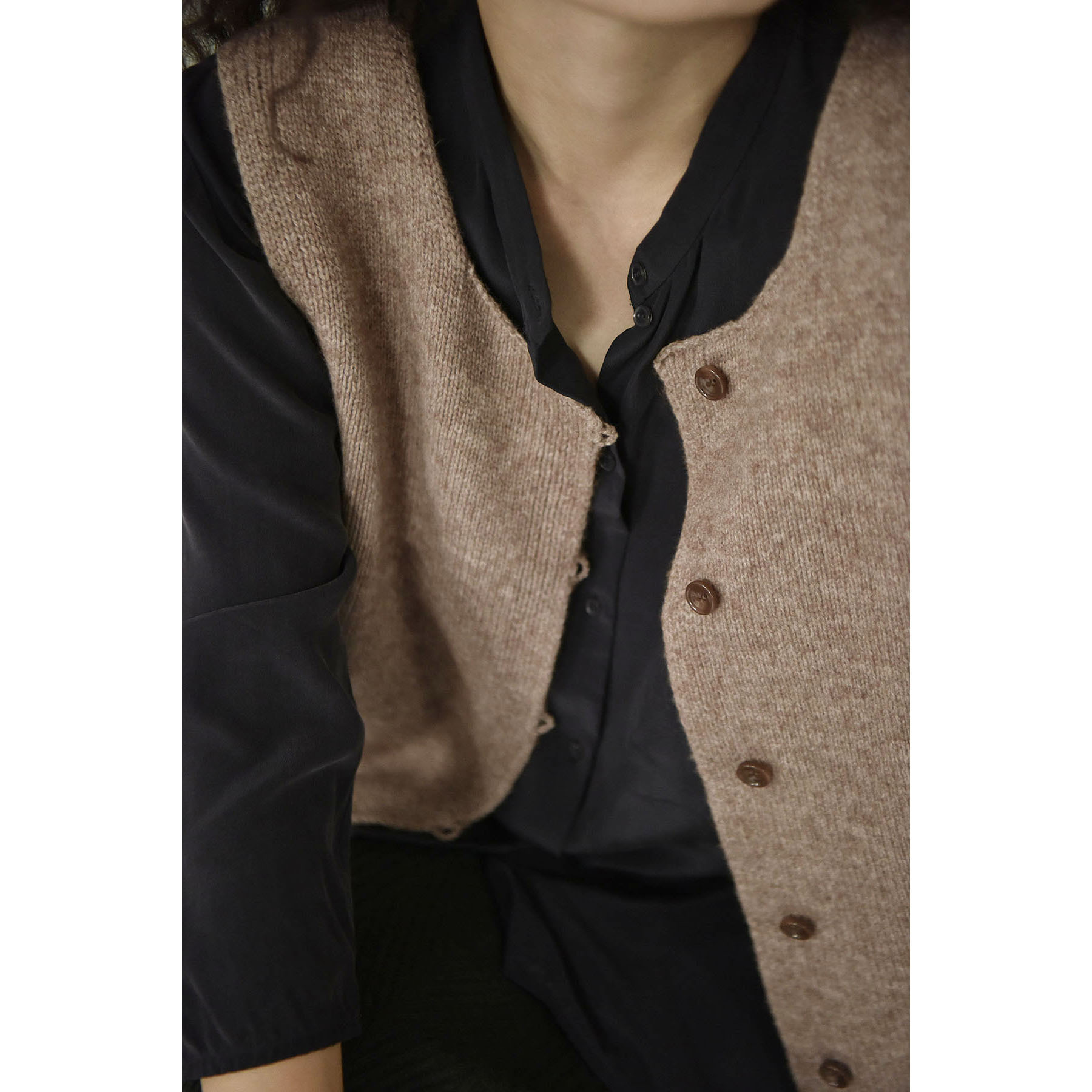 APC保暖秋冬德定制简约针织无袖马甲宽松外搭圆领骆马绒女士坎肩|ms