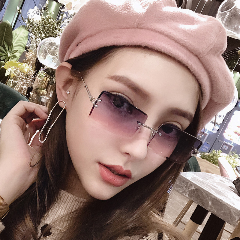 Fashion New Metal Frame Sunglasses For Women Large Frame Sunglasses Diamond Cut Gradient Color Sunglasses Nihaojewelry display picture 15