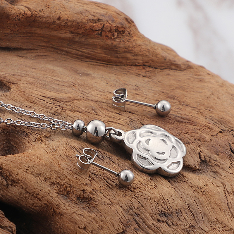 fashion simple trend small flower pendent stainless steel jewelry wholesale