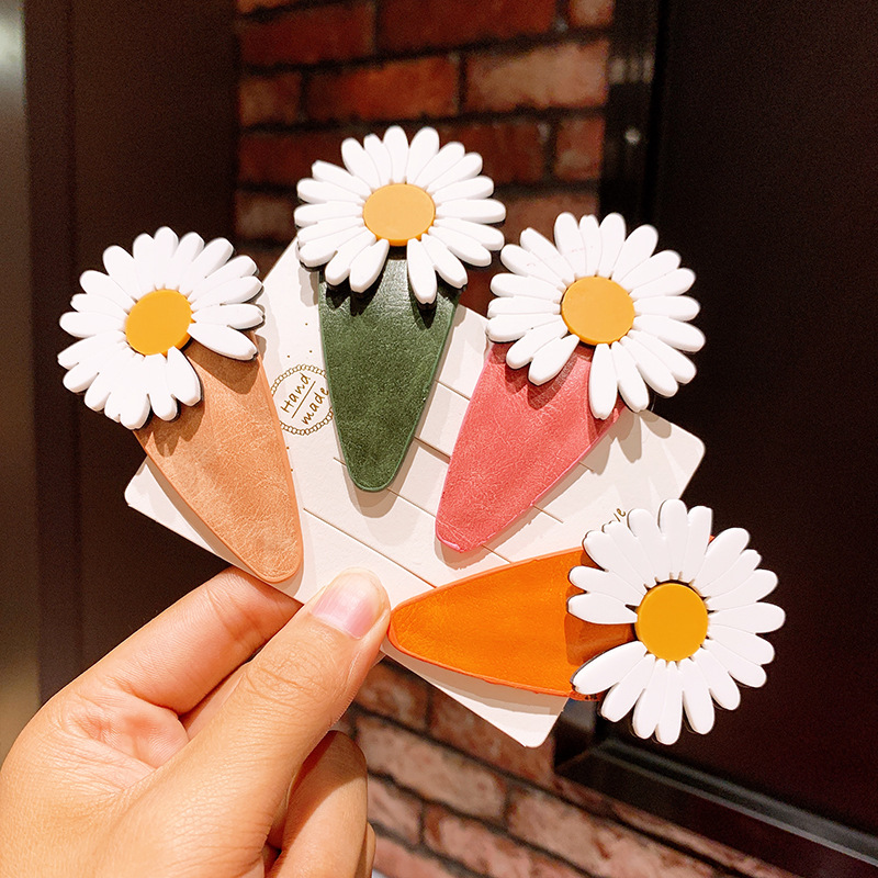 Korean Big Daisy Side Girl Side Clip Simple Flower Bb Clip Hair Clip Temperament Hairpin Headdress Wholesale Nihaojewelry display picture 2